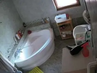 Voyeurcam-julmodels-bath-1st-2  live sex cam