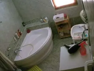 Voyeurcam-julmodels-bath-1st-2  live sex cam