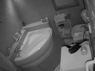 Voyeurcam-julmodels-bath-1st-2  live sex cam