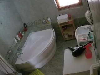 Voyeurcam-julmodels-bath-1st-2  live sex cam