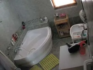 Voyeurcam-julmodels-bath-1st-2  live sex cam