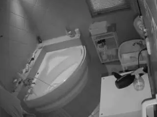 Voyeurcam-julmodels-bath-1st-2  live sex cam