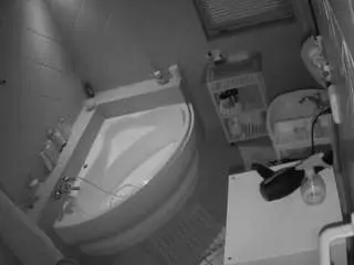 Voyeurcam-julmodels-bath-1st-2  live sex cam