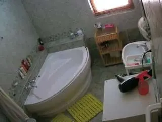 Voyeurcam-julmodels-bath-1st-2  live sex cam