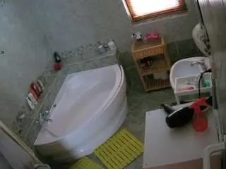 Voyeurcam-julmodels-bath-1st-2  live sex cam