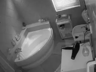 Voyeurcam-julmodels-bath-1st-2  live sex cam