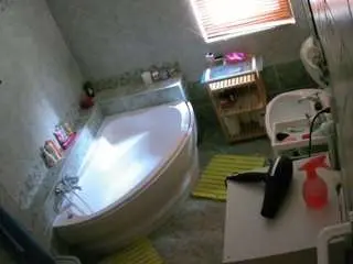 Voyeurcam-julmodels-bath-1st-2  live sex cam