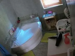 Voyeurcam-julmodels-bath-1st-2  live sex cam