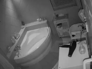 Voyeurcam-julmodels-bath-1st-2  live sex cam