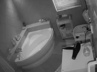 Voyeurcam-julmodels-bath-1st-2  live sex cam