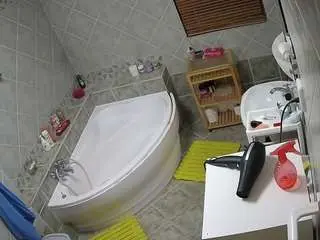 Voyeurcam-julmodels-bath-1st-2  live sex cam