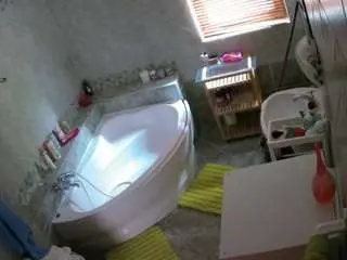 Voyeurcam-julmodels-bath-1st-2  live sex cam