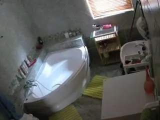 Voyeurcam-julmodels-bath-1st-2  live sex cam