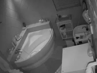 Voyeurcam-julmodels-bath-1st-2  live sex cam