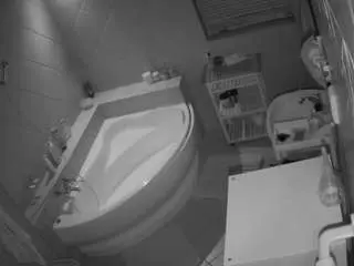Voyeurcam-julmodels-bath-1st-2  live sex cam