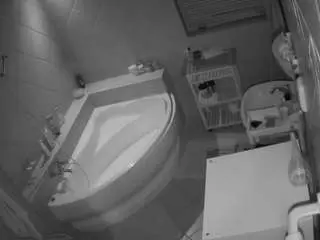 Voyeurcam-julmodels-bath-1st-2  live sex cam
