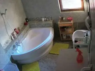 Voyeurcam-julmodels-bath-1st-2  live sex cam
