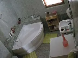 Voyeurcam-julmodels-bath-1st-2  live sex cam