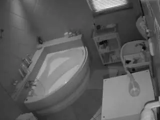 Voyeurcam-julmodels-bath-1st-2  live sex cam