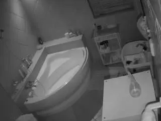 Voyeurcam-julmodels-bath-1st-2  live sex cam