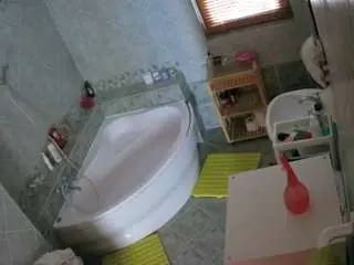 Voyeurcam-julmodels-bath-1st-2  live sex cam