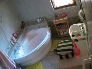 Voyeurcam-julmodels-bath-1st-2  live sex cam