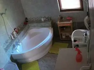 Voyeurcam-julmodels-bath-1st-2  live sex cam