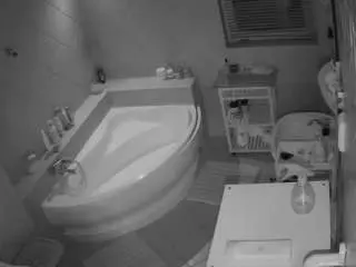 Voyeurcam-julmodels-bath-1st-2  live sex cam