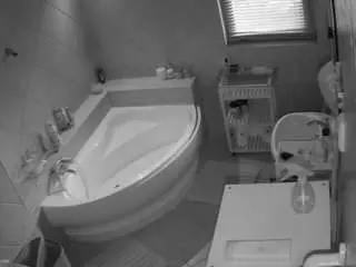 Voyeurcam-julmodels-bath-1st-2  live sex cam