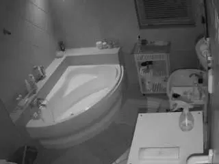 Voyeurcam-julmodels-bath-1st-2  live sex cam