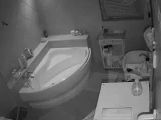 Voyeurcam-julmodels-bath-1st-2  live sex cam