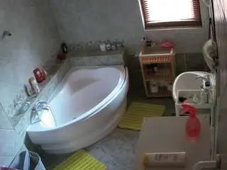 Voyeurcam-julmodels-bath-1st-2  live sex cam