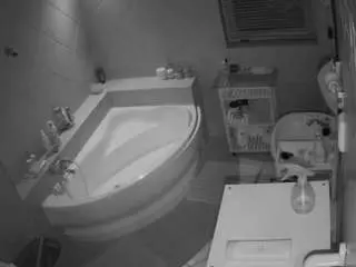 Voyeurcam-julmodels-bath-1st-2  live sex cam