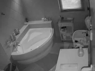 Voyeurcam-julmodels-bath-1st-2  live sex cam