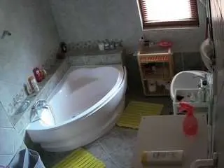 Voyeurcam-julmodels-bath-1st-2  live sex cam
