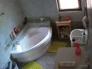 Voyeurcam-julmodels-bath-1st-2  live sex cam