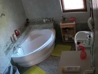Voyeurcam-julmodels-bath-1st-2  live sex cam