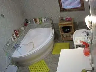 Voyeurcam-julmodels-bath-1st-2  live sex cam