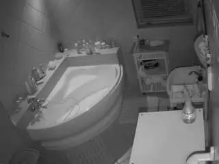 Voyeurcam-julmodels-bath-1st-2  live sex cam
