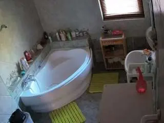 Voyeurcam-julmodels-bath-1st-2  live sex cam