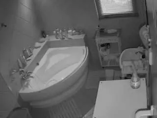 Voyeurcam-julmodels-bath-1st-2  live sex cam