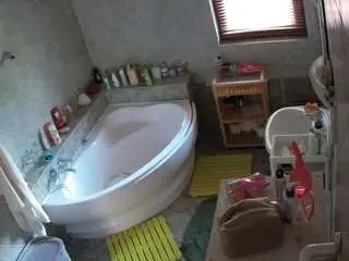 Voyeurcam-julmodels-bath-1st-2  live sex cam