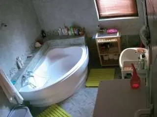 Voyeurcam-julmodels-bath-1st-2  live sex cam