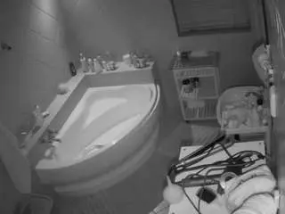 Voyeurcam-julmodels-bath-1st-2  live sex cam