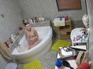 Voyeurcam-julmodels-bath-1st-2  live sex cam