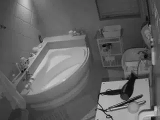 Voyeurcam-julmodels-bath-1st-2  live sex cam
