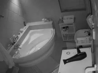 Voyeurcam-julmodels-bath-1st-2  live sex cam