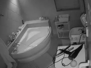 Voyeurcam-julmodels-bath-1st-2  live sex cam