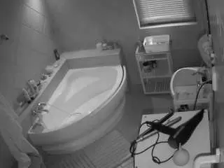 Voyeurcam-julmodels-bath-1st-2  live sex cam