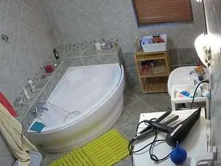 Voyeurcam-julmodels-bath-1st-2  live sex cam